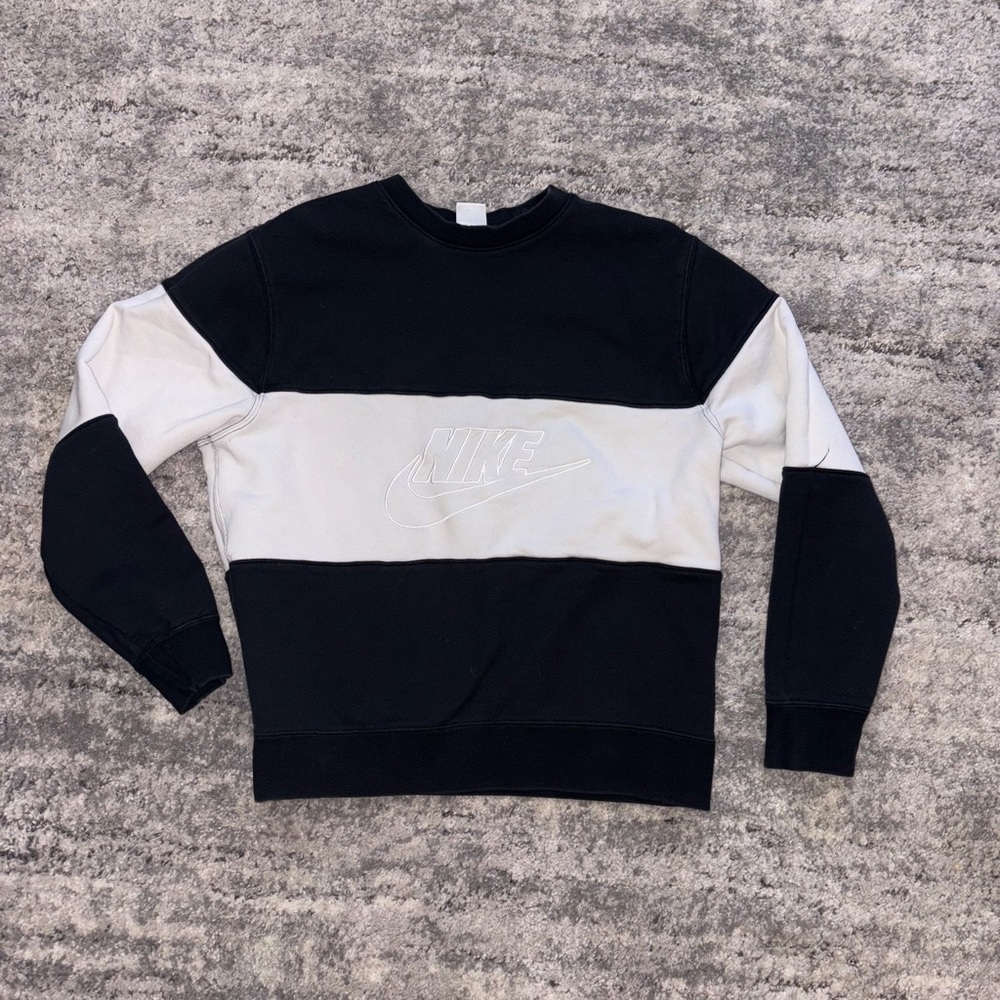 Nike Men's Black and White Crewneck Sweater